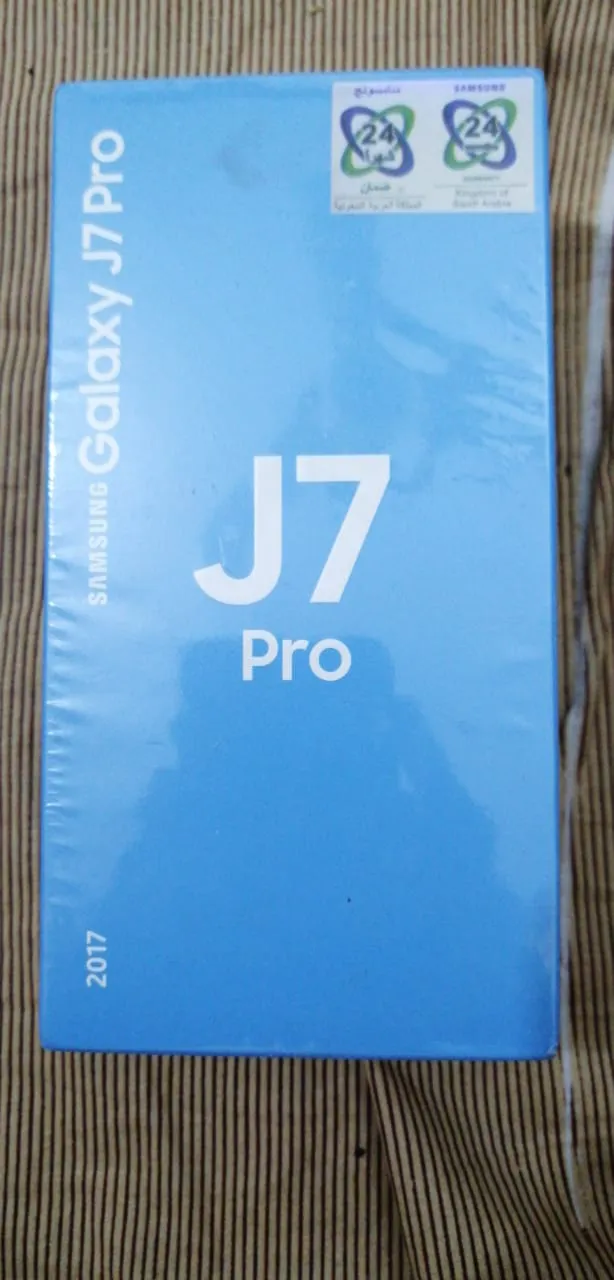 Samsung J7 Pro  - photo 1